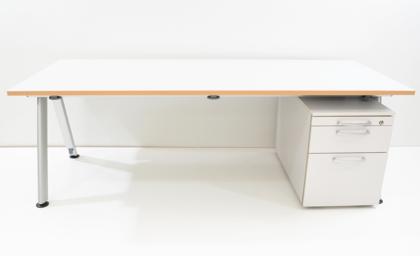 Schreibtisch - 200 cm - weißgrau - mit Rollcontainer - Haworth / dyes |  Büromöbel-Outlet.de - Neue und gebrauchte Büromöbel in Stuttgart